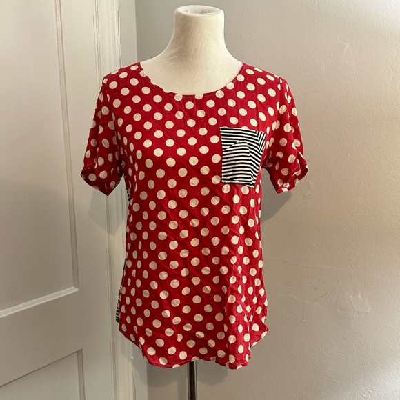 Comince To... Tops Red Polka Dot Top With Black White Abstract — free download